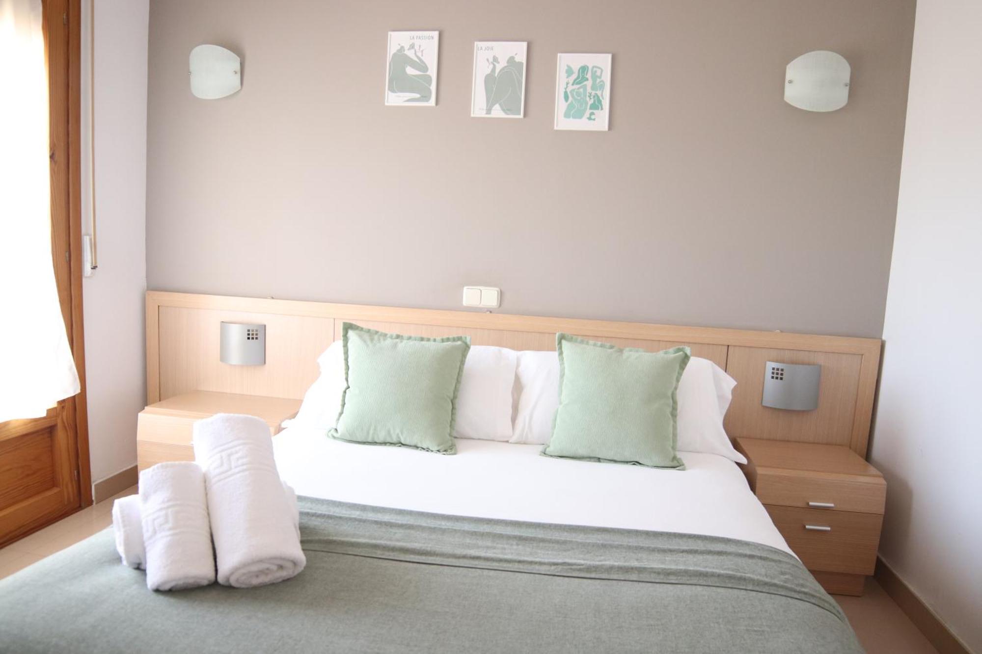 Hostal-Casa Rural Rosa-Nonna Сигуенца Стая снимка