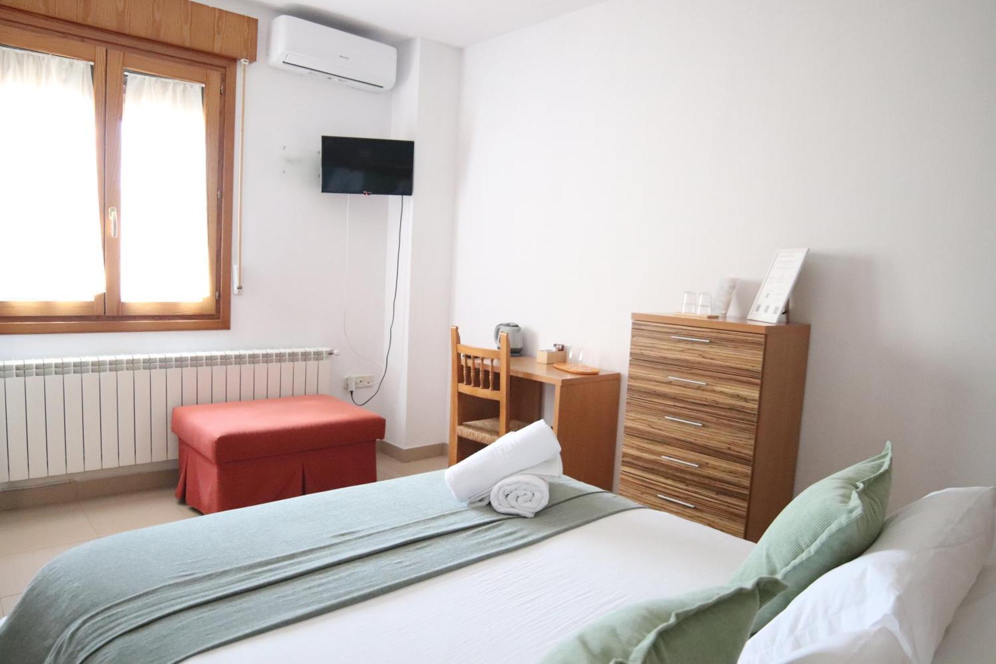 Hostal-Casa Rural Rosa-Nonna Сигуенца Екстериор снимка