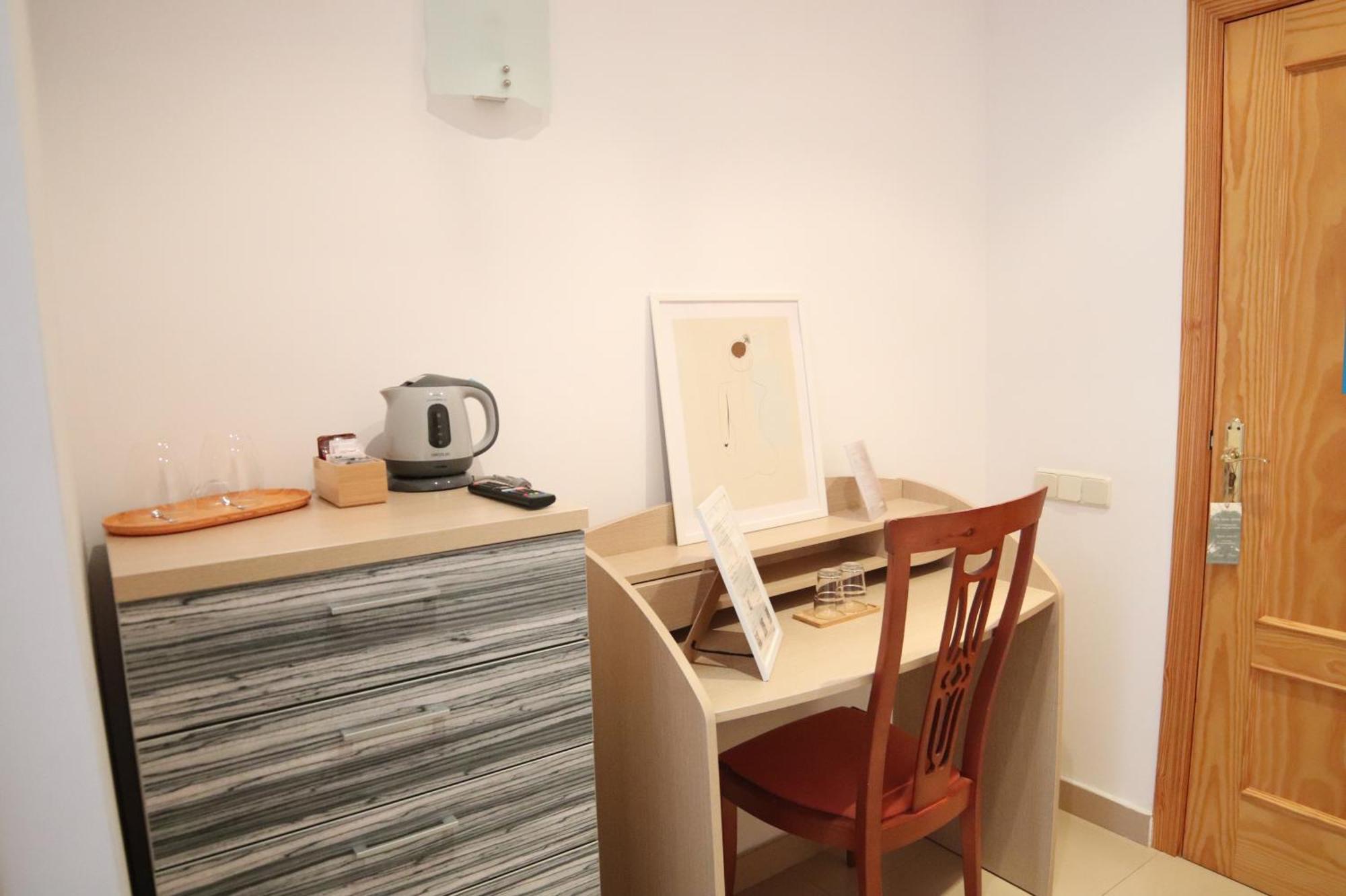 Hostal-Casa Rural Rosa-Nonna Сигуенца Екстериор снимка