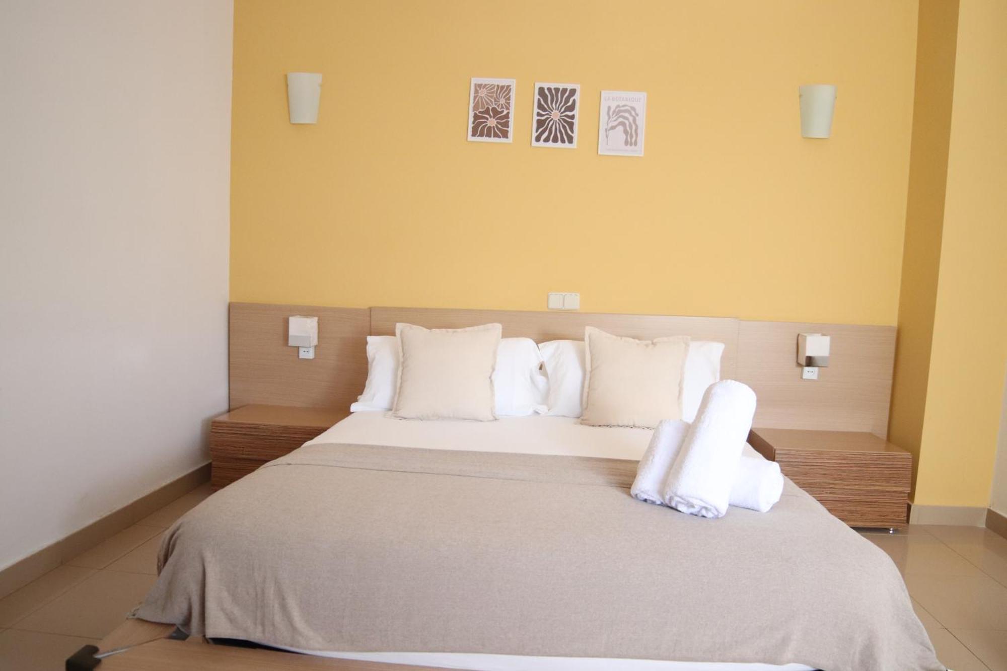 Hostal-Casa Rural Rosa-Nonna Сигуенца Екстериор снимка